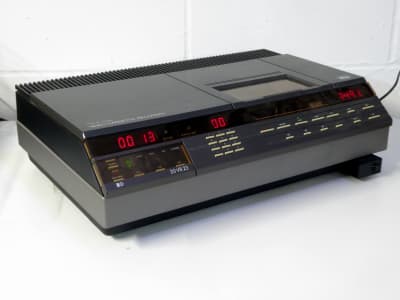 Part practical Pye V2000 VCR video cassette Recorder with red digital displays