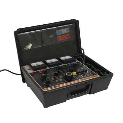 Clam shell case electronics with 3x analogue meters, knobs, lamps