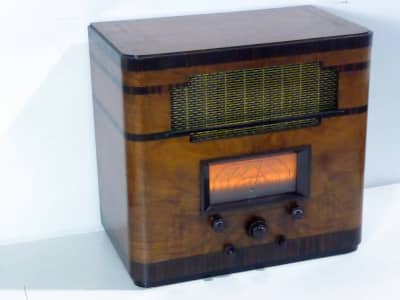 Practical HMV 491 wooden radio in very tidy condition from 1937