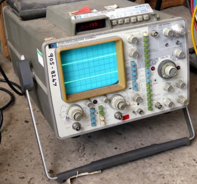 Practical HP 1715A laboratory oscilloscope with blue screen, coloured buttons