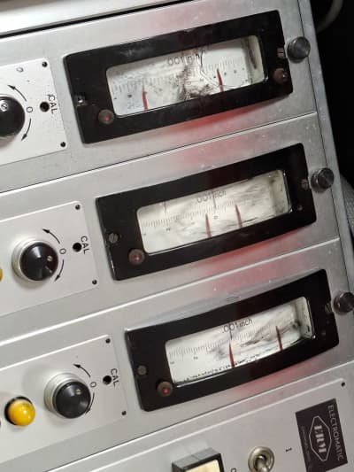 Damage to x2 pushed in/broken curved glass covers on 3730