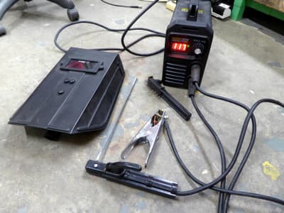 Practical modern inverter arc welder for workshops