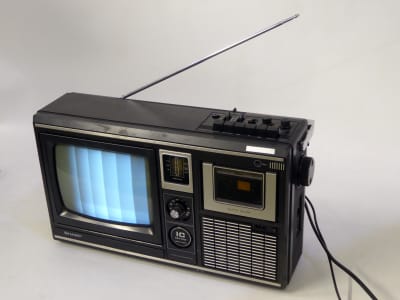 Practical boombox / ghetto blaster style portable 9.5