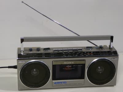 Practical Sony boombox stereo cassette player & radio