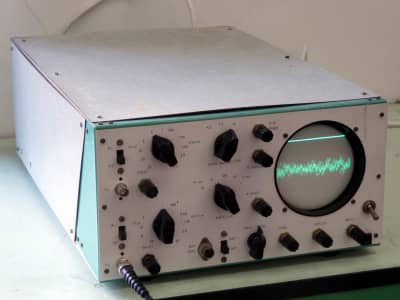 Practical home made scientific oscilloscope - green wavy line display