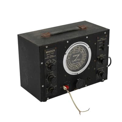 Practical period radio signal generator with large round tuning dial