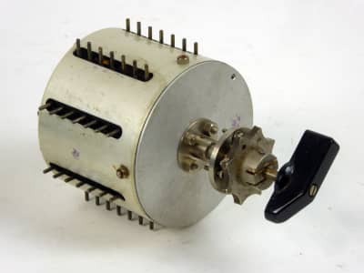 Cylindrical radio tuning assembly with pointer knob, tech shape