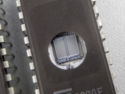 Visible silicon memory chip in windowed ceramic package