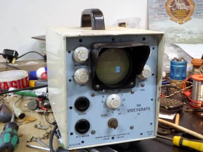 Practical period medical heart monitor/oscilloscope