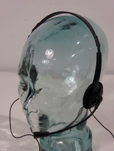 Minimalist black Trust headset with stalk microphone