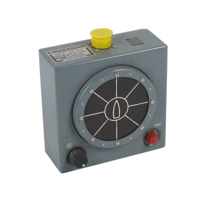 Grey direction finding Naval Panel with boat shaped indicator