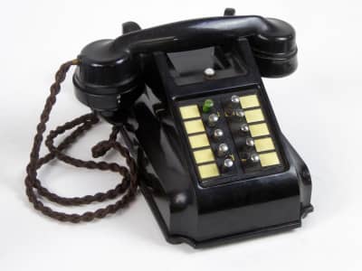 Black bakelite WW2 period internal office telephone with extension calling buttons