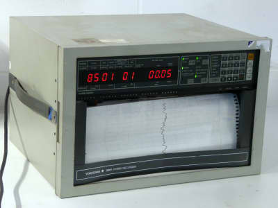 Practical laboratory chart recorder with perforated paper, red led digital displays