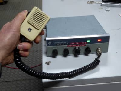 Practical 1950s-1960s taxi/police car radio transmitter/receiver