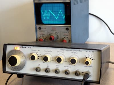 Practical Wavetek function generator/oscillator/wobble box for animating oscilloscope displays