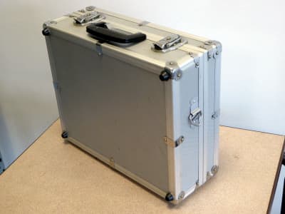 Silver aluminium flight/tool case