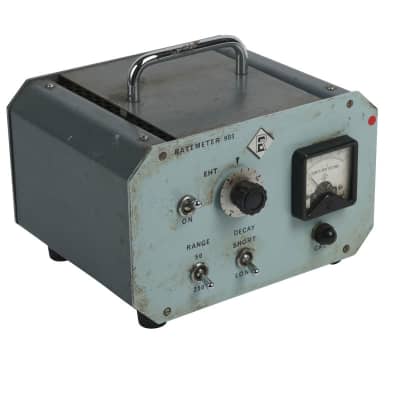 Period laboratory Geiger counter/ratemeter with knobs, analogue meter