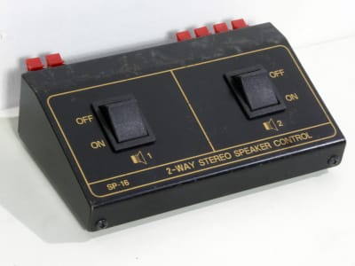Speaker changeover switch console box