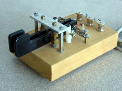 Modern paddle style morse key for radio amateurs