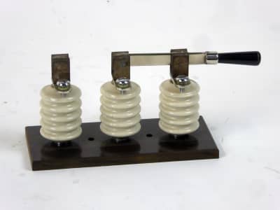Reproduction vintage knife switch with ribbed white ceramic insulators
