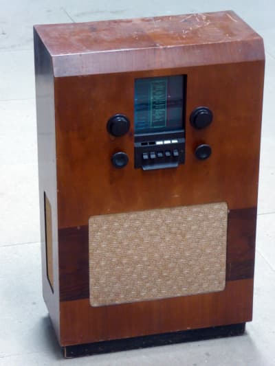 Vintage floor standing Ekco wooden console radio/wireless with push button tuning