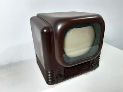 Classic "jelly mould", stylish brown bakelite Bush TV22 1951 TV