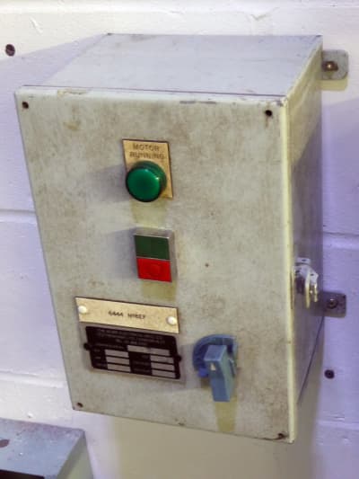 Distressed electrical box with red/green lamps