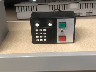 Small keypad box with knobs & red/green push buttons