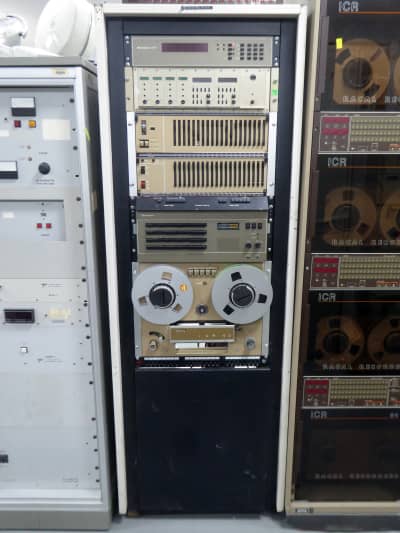 Multiline telephone recording system with reel to reel tape recorder