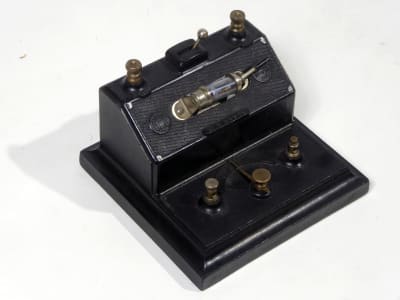 1923 vintage Brownie BBC crystal radio receiver