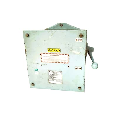 Heavy duty industrial switch with side lever