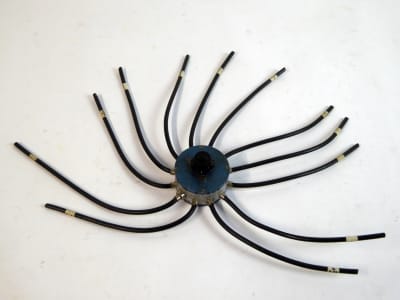 Rotary aerial switch with radiating flexible cables