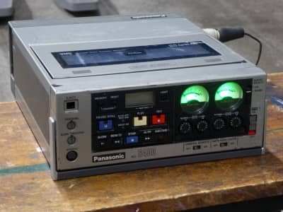 Portable 1980s VHS video recorder/recording device