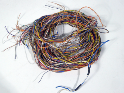 Hank of multicoloured thin wire