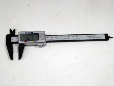 Digital measuring caliper / vernier gauge