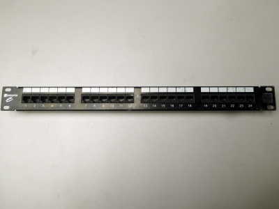 Rack mounting single row ethernet black patch panel