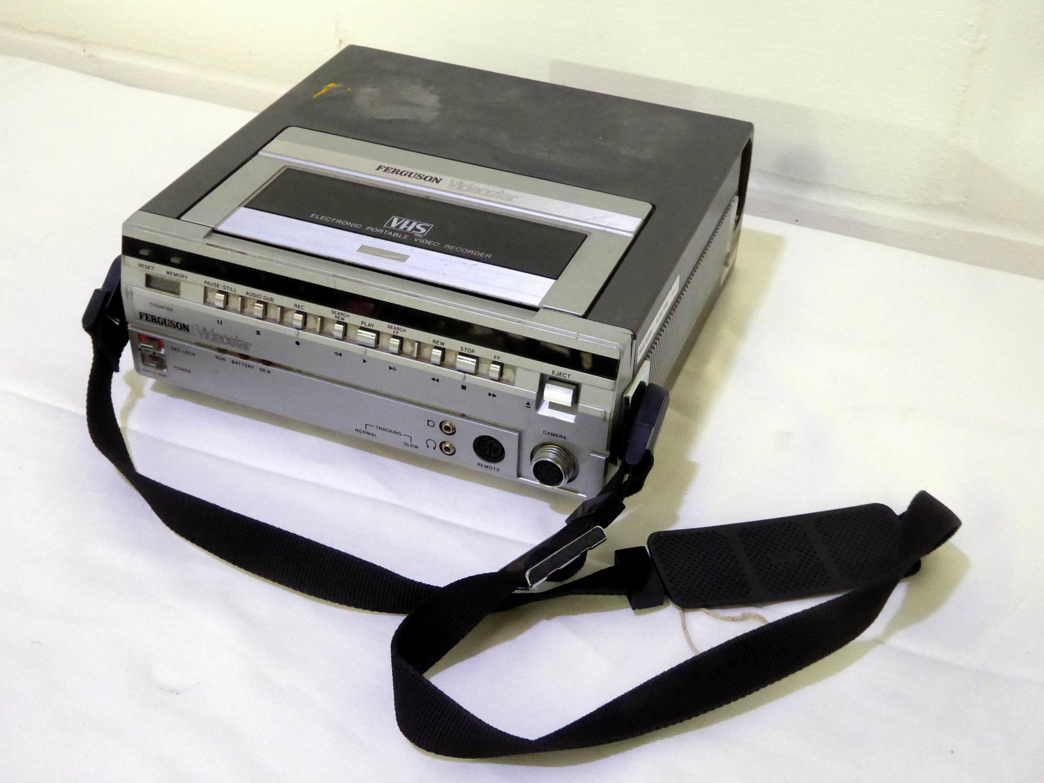 Portable VHS VCR/Video Cassette Recorder with shoulder strap Electro