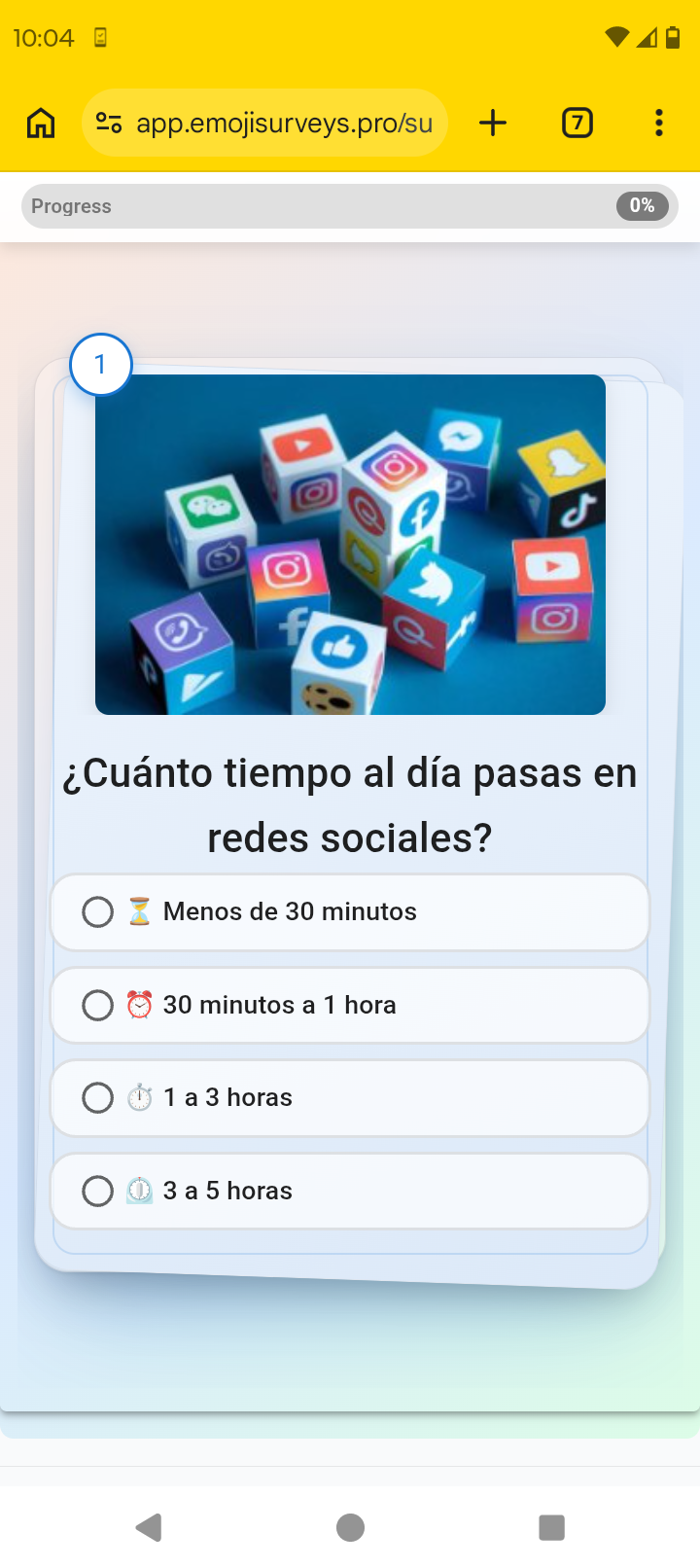 Ejemplo de encuesta con emojis mostrando pregunta de satisfacción del cliente con caritas felices, neutrales y tristes