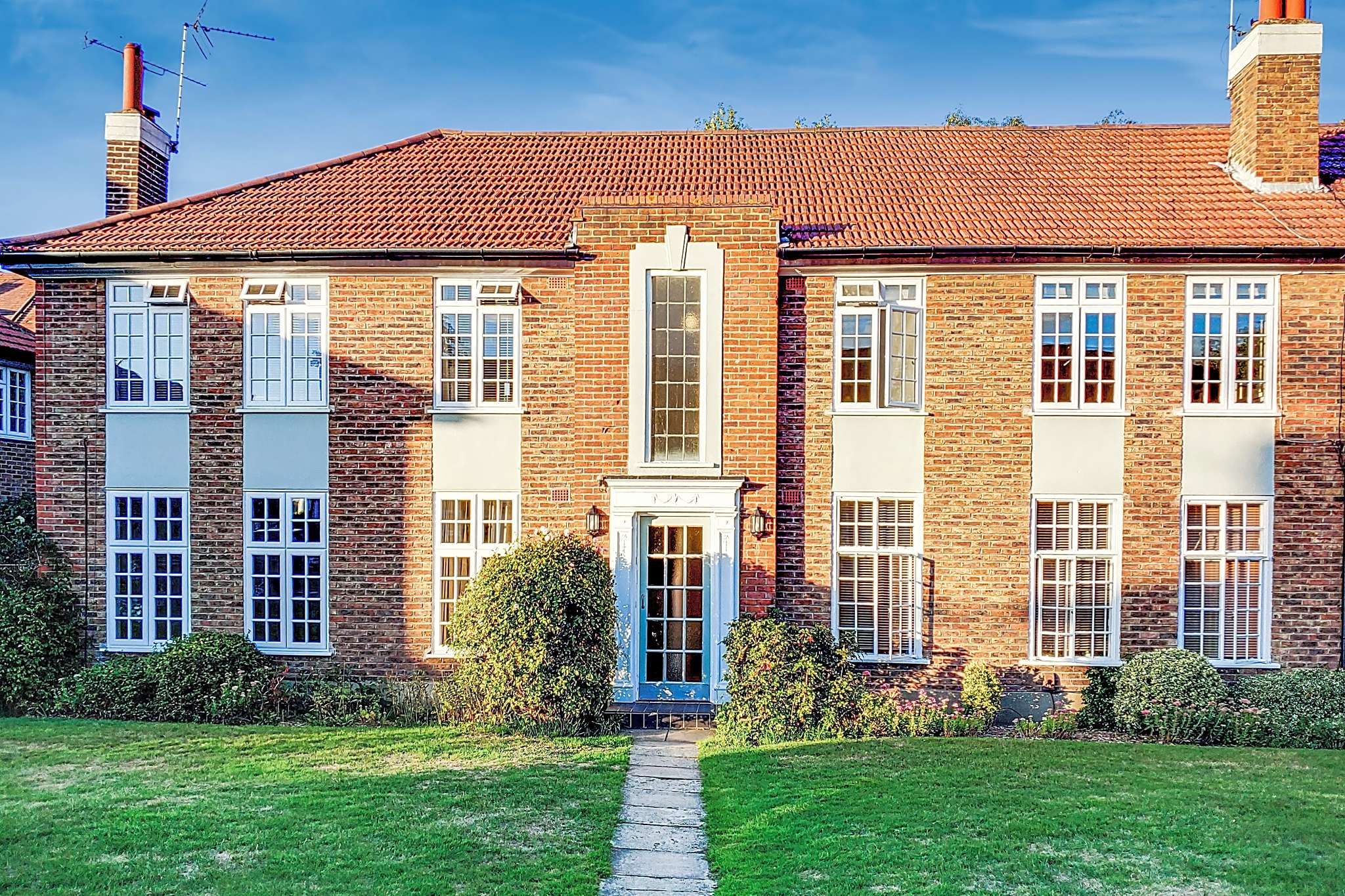 Thames Ditton KT7 Spec