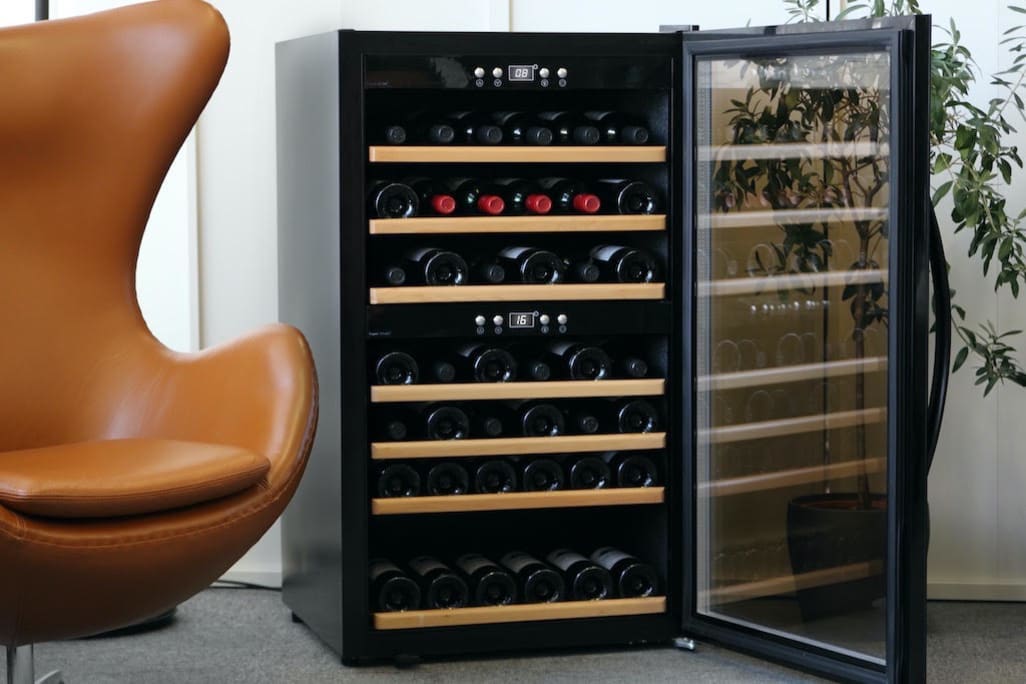 Cantinetta vino a libera installazione  - WineExpert 66 Fullglass Black 