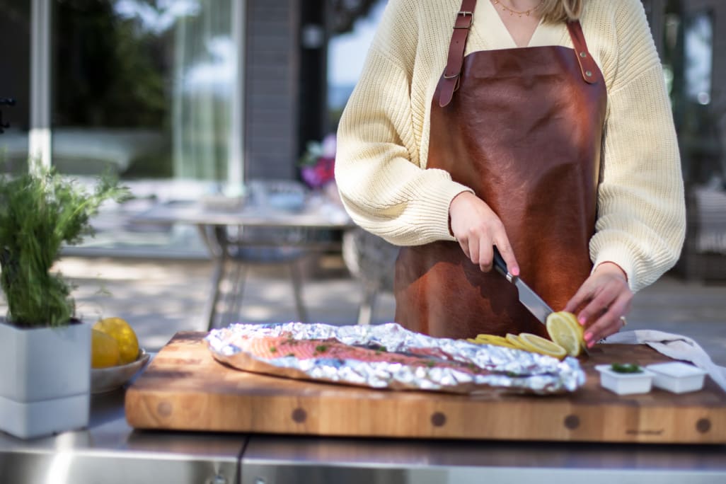 Eksklusivt grillsæt - forklæde, grydelapper, grillværktøj (3-dele)