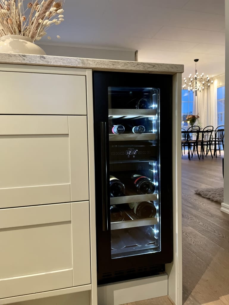 Under-counter wine cooler - WineCave 30D Anthracite Black