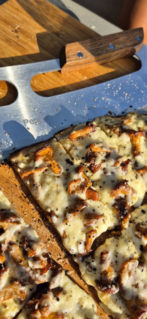 Pizzaskärare i Mezzaluna-stil - 35 cm