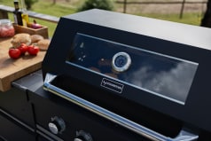 pure-freistehender-gasgrill-mit-4-brennern-und-infrarot-seitenbrenner-schwarz