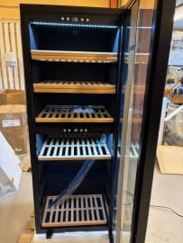 (Outlet) - Fristående vinkyl - WineExpert 126 Fullglass Black 