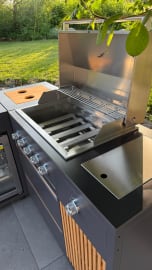 Designer Series - Fritstående gasgrill med 5 brændere og infrarød sidebrænder
