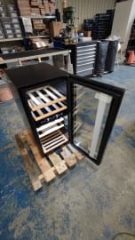 (Outlet) - Fritstående vinkøleskab - WineExpert 24 Fullglass Black (Uden greb)