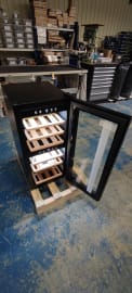(Outlet) - Fritstående vinkøleskab - WineExpert 24 Fullglass Black 