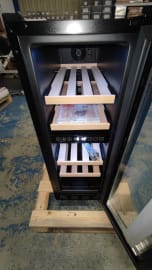 (Outlet) - 	Vinkøleskab til indbygning - Arctic Collection 30D Fullglass Black