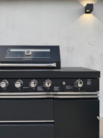 Pure - Freistehender Gasgrill mit 4 Brennern und Infrarot-Seitenbrenner - Schwarz